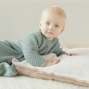 Gigoteuse manches longues en laine mérinos tricotée bio – vert sauge Disana