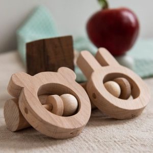 Hochets en bois de hêtre